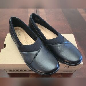 Clarks Women's Black Leather Loafers 9M ***NIB***